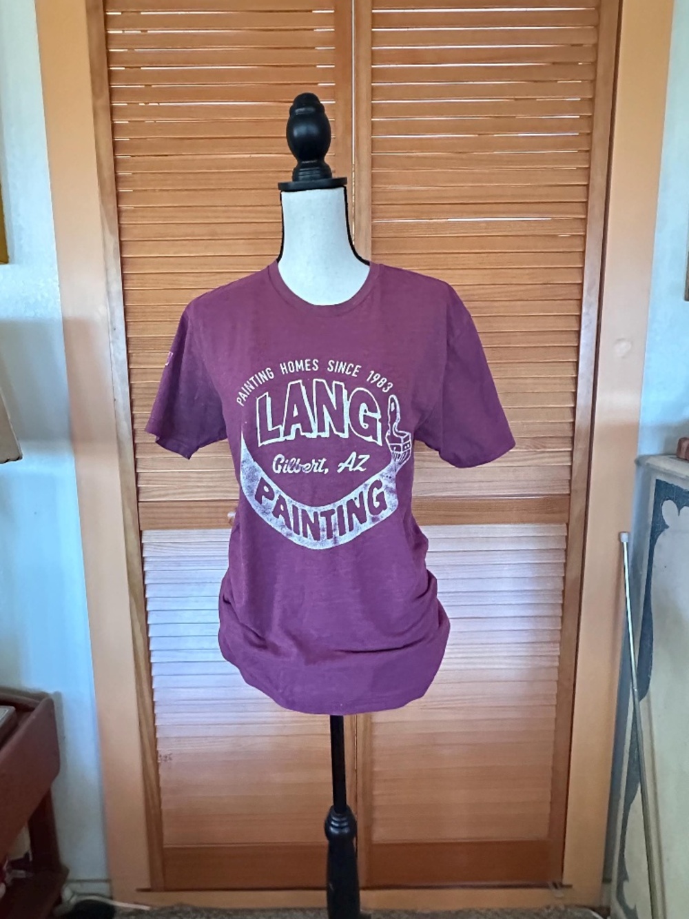 Vintage Lang Painting T-Shirt: Burgundy Graphic Tee, Size S